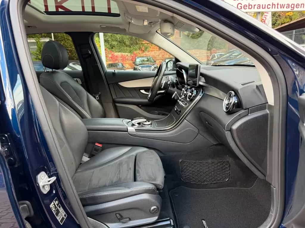 Mercedes-Benz GLC 300 4M*AMG*PANORAMA*BURM*LED*PDC*KAM 12/2018-photo-11