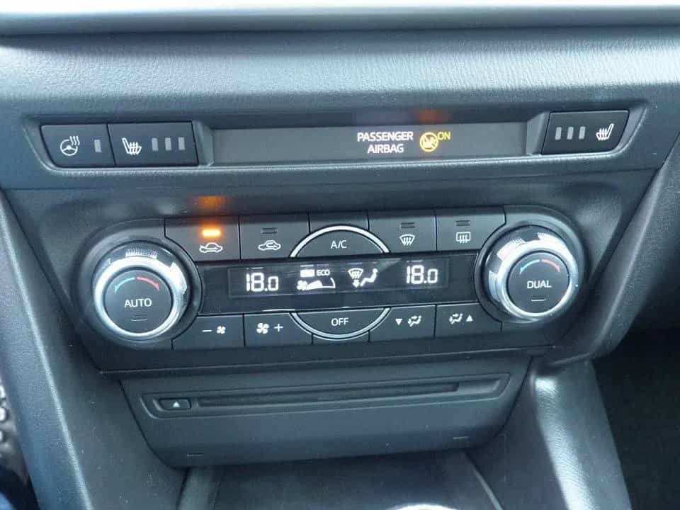 Mazda 3 SKYACTIV-G 120PS Sondermodell SIGNATURE + CarP 12/2018-photo-16