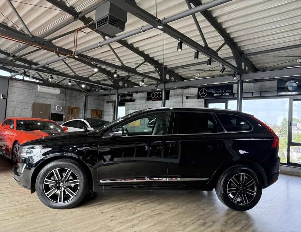 Volvo XC60 Summum 2WD*KAMERA*NAVI*LEDER* 09/2017-photo-2