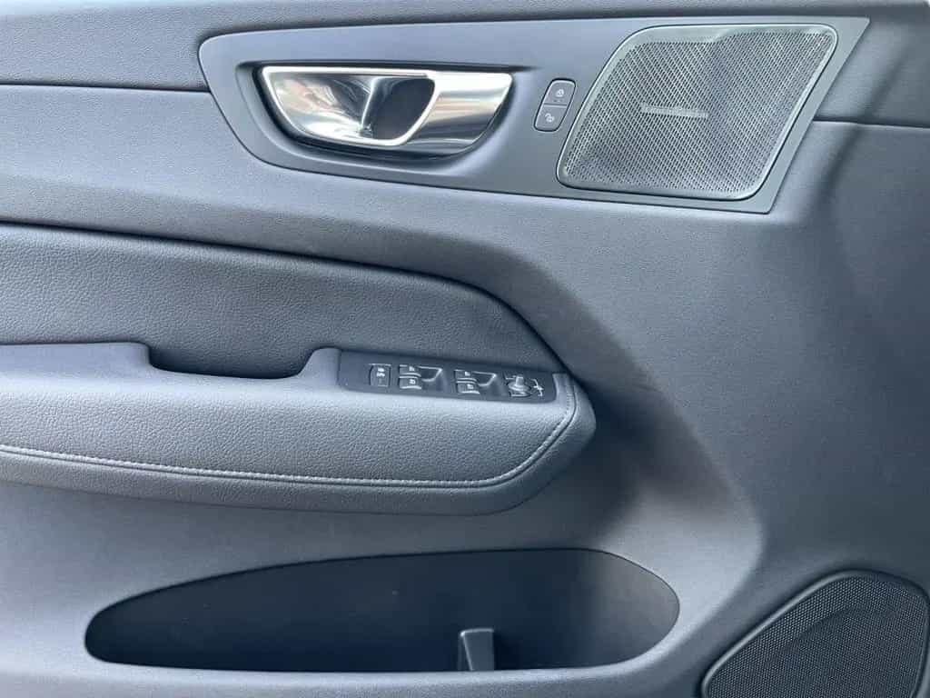 Volvo XC60 B4 AWD Momentum LED KAMERA 19LM H&K 10/2019-photo-10