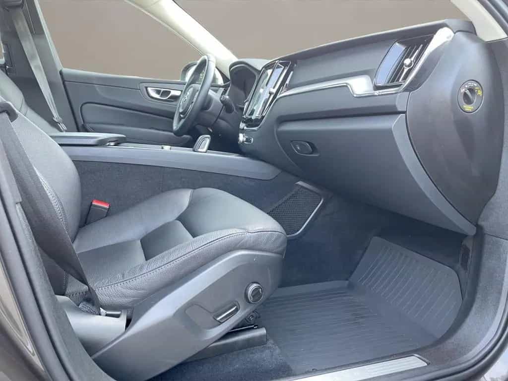 Volvo XC60 B4 AWD Momentum LED KAMERA 19LM H&K 10/2019-photo-12