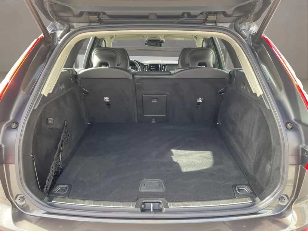 Volvo XC60 B4 AWD Momentum LED KAMERA 19LM H&K 10/2019-photo-13