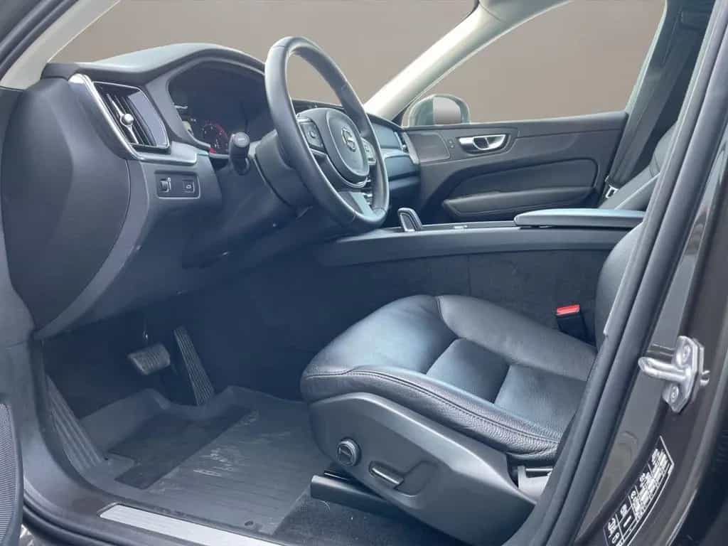 Volvo XC60 B4 AWD Momentum LED KAMERA 19LM H&K 10/2019-photo-6