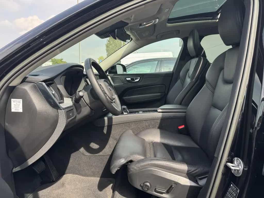 Volvo XC60 B4 D Plus Dark Pano LED RFK BLIS Standheizu 12/2022-photo-16
