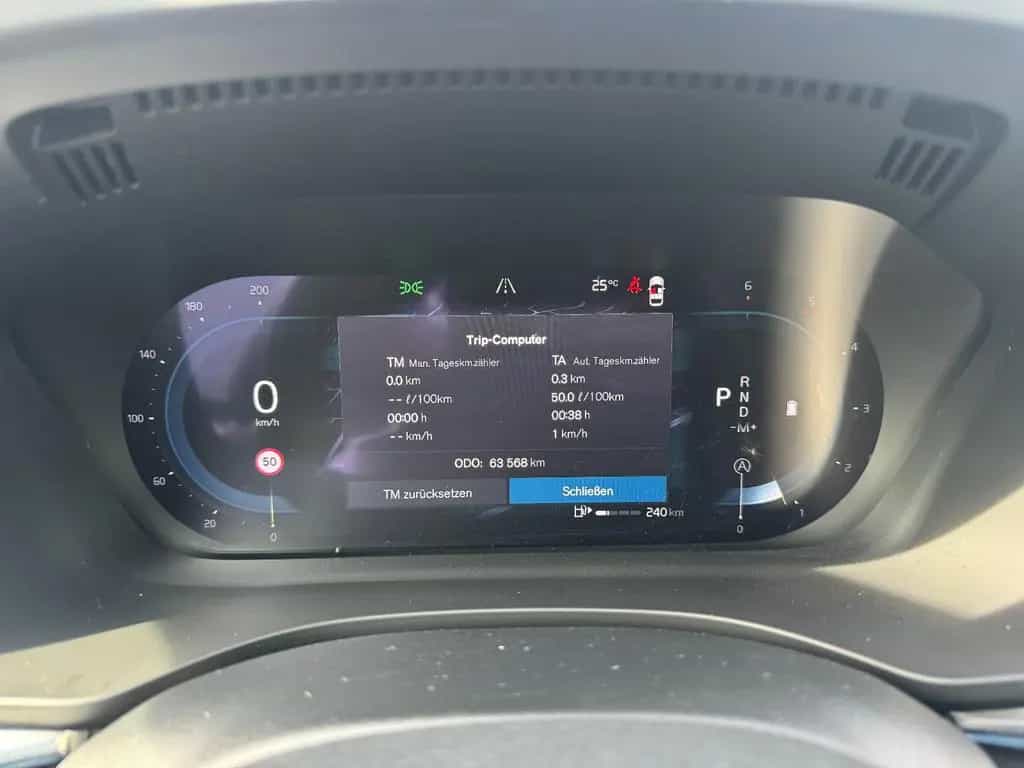 Volvo XC60 B4 D Plus Dark Pano LED RFK BLIS Standheizu 12/2022-photo-18
