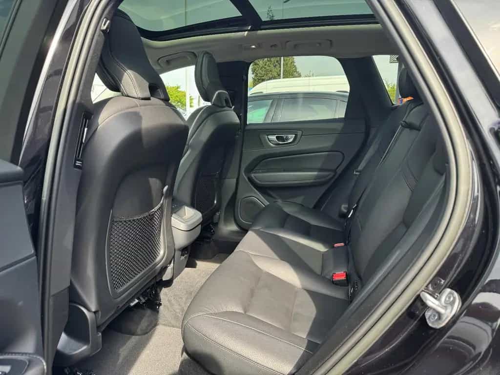 Volvo XC60 B4 D Plus Dark Pano LED RFK BLIS Standheizu 12/2022-photo-30