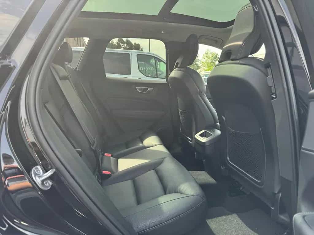 Volvo XC60 B4 D Plus Dark Pano LED RFK BLIS Standheizu 12/2022-photo-32