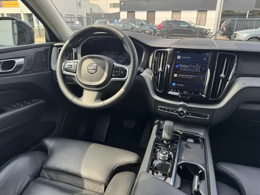 Volvo XC60 B4 D Plus Dark Pano LED RFK BLIS Standheizu 12/2022-photo-33