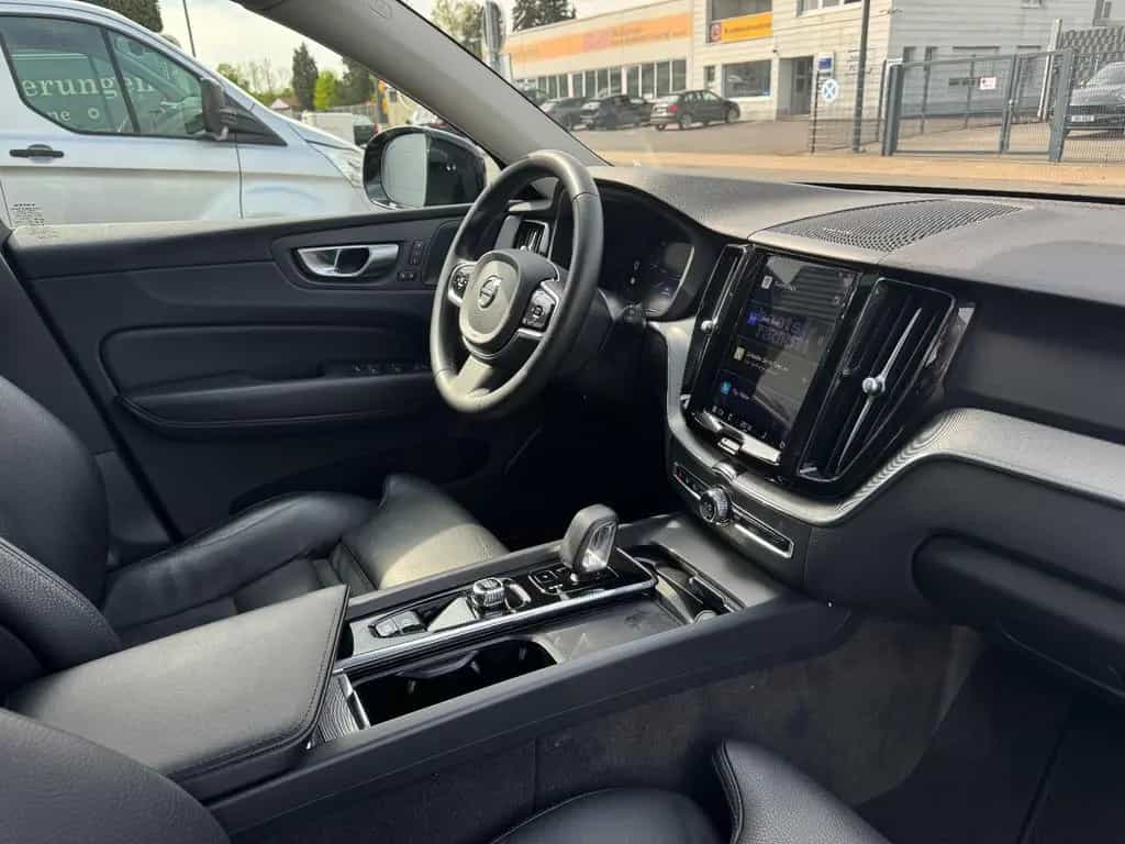 Volvo XC60 B4 D Plus Dark Pano LED RFK BLIS Standheizu 12/2022-photo-36