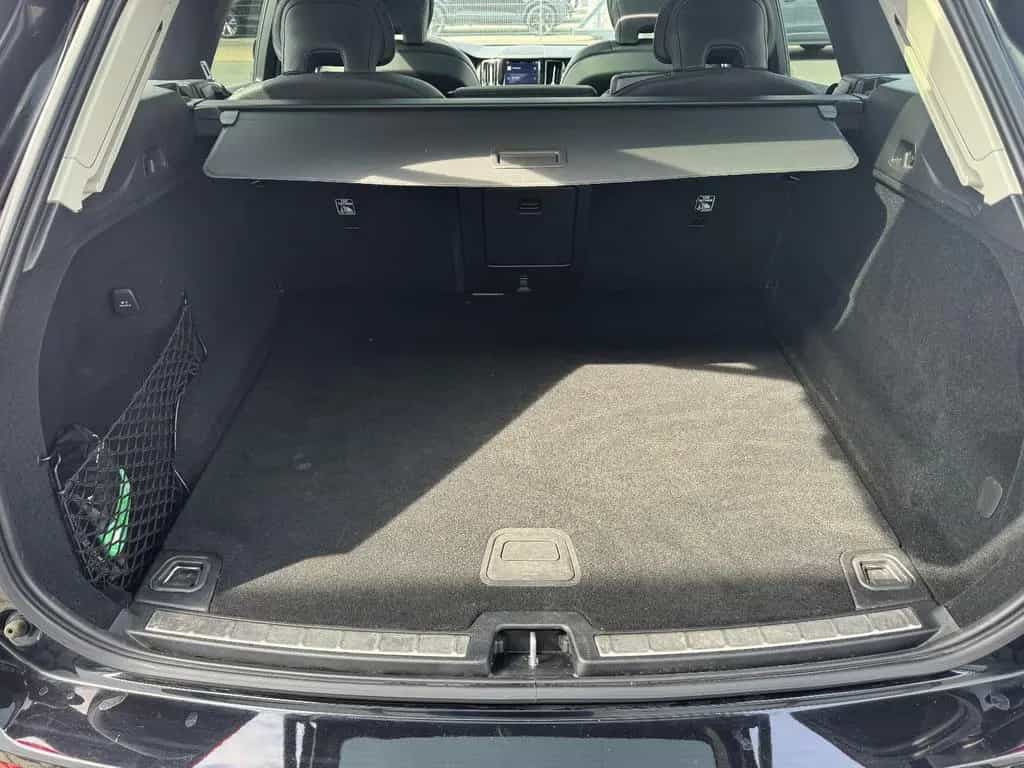 Volvo XC60 B4 D Plus Dark Pano LED RFK BLIS Standheizu 12/2022-photo-9