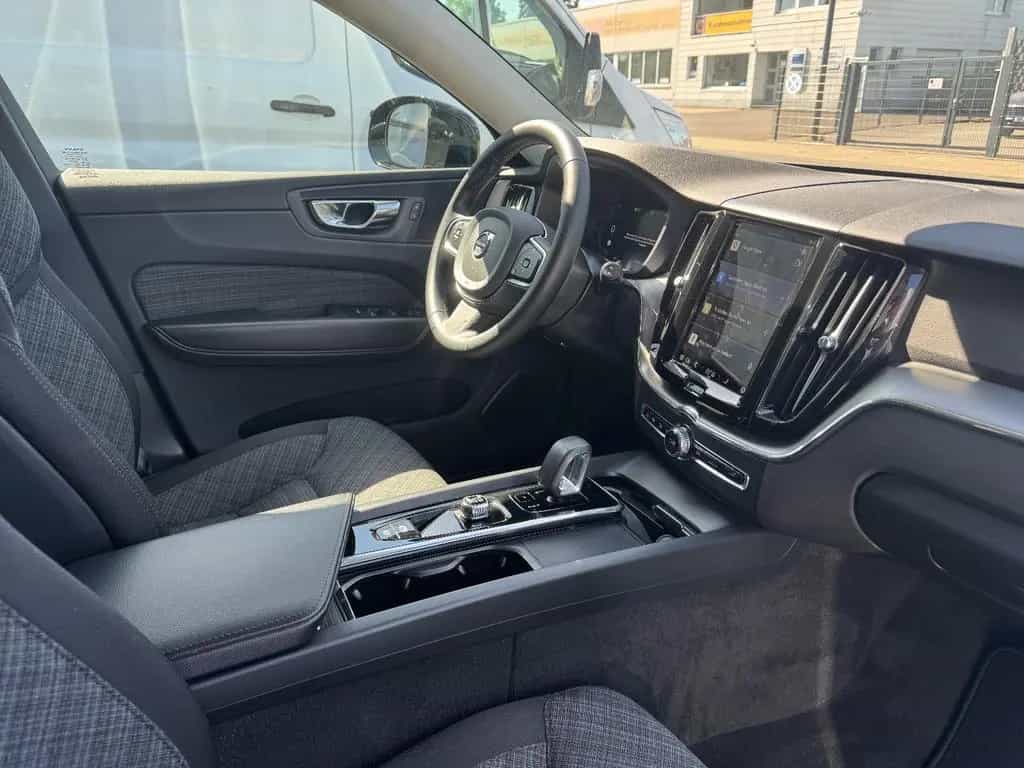 Volvo XC60 B4 D Core AWD AHK RFK LED BLIS Winter 12/2022-photo-35