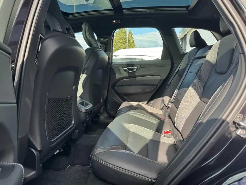 Volvo XC60 B4 D AWD R-Design Pano RFK LED AHK 07/2020-photo-32