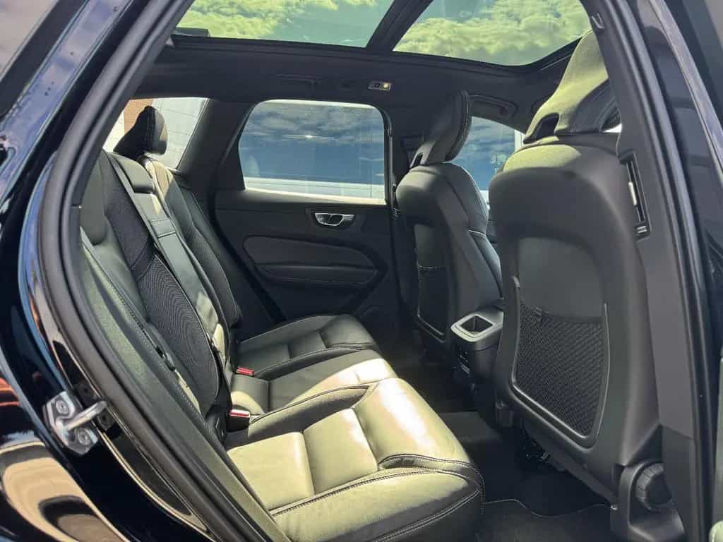 Volvo XC60 B4 D AWD R-Design Pano RFK LED AHK 07/2020-photo-33