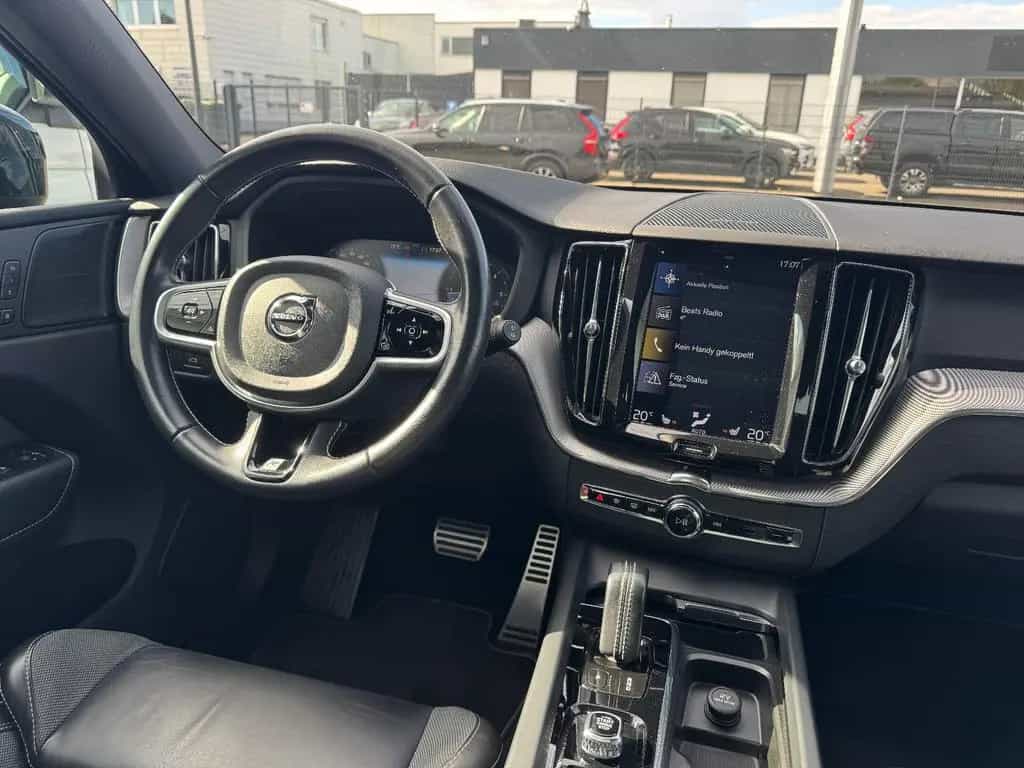 Volvo XC60 B4 D AWD R-Design Pano RFK LED AHK 07/2020-photo-34