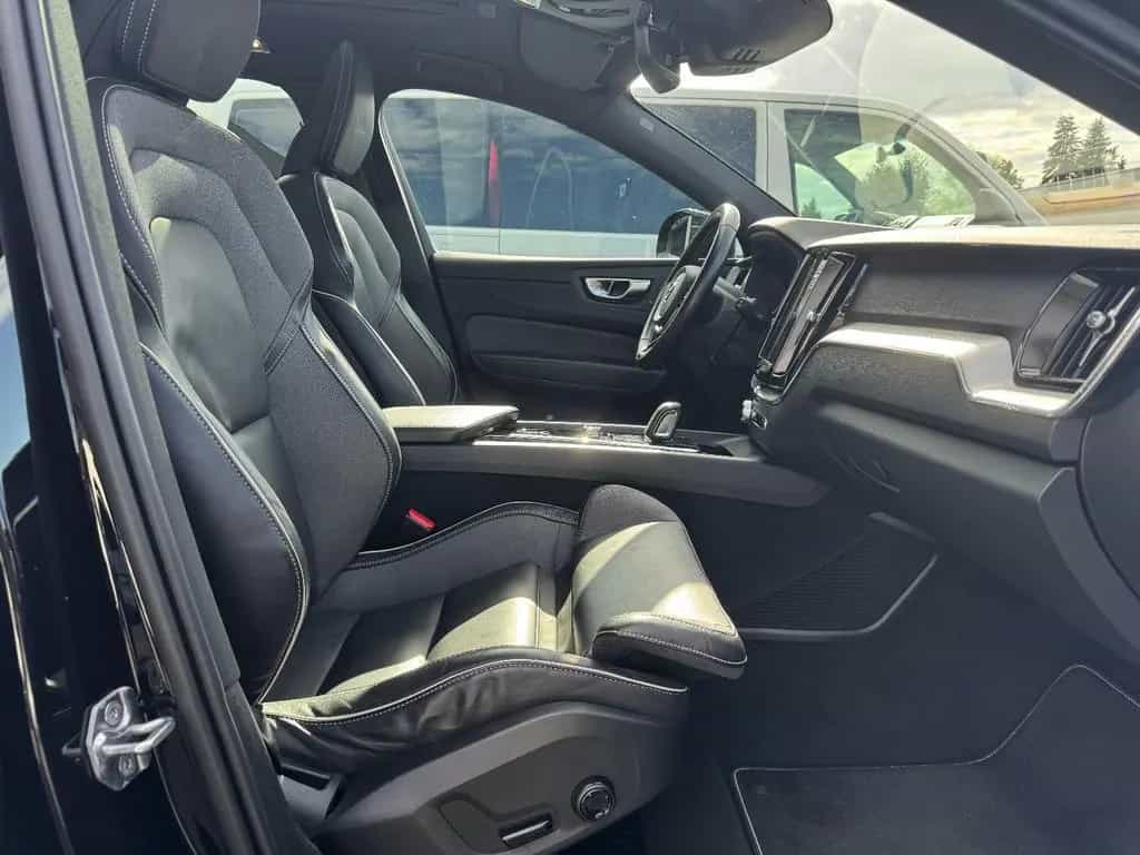 Volvo XC60 B4 D AWD R-Design Pano RFK LED AHK 07/2020-photo-35