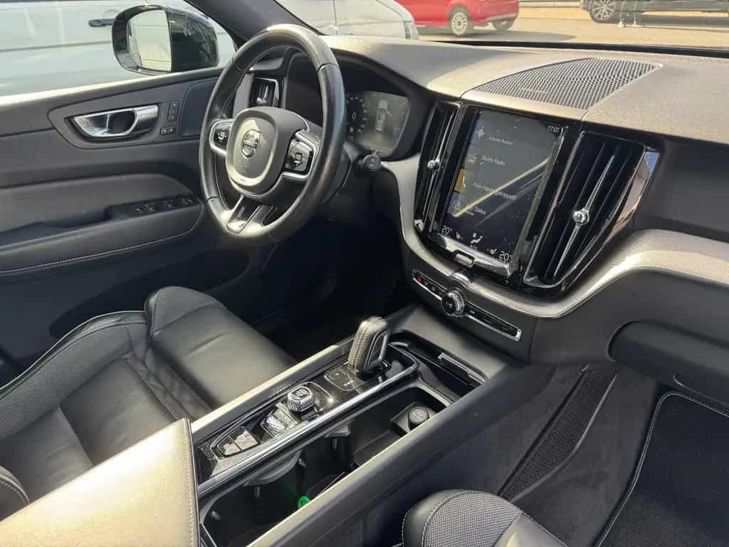 Volvo XC60 B4 D AWD R-Design Pano RFK LED AHK 07/2020-photo-36