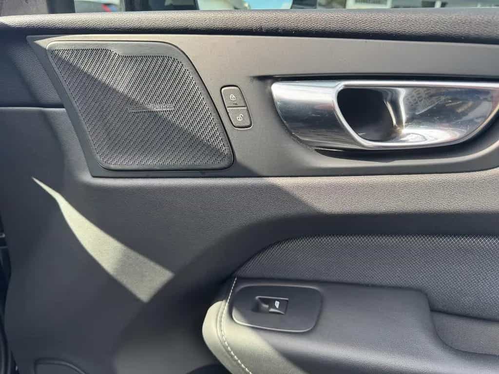 Volvo XC60 B4 D AWD R-Design Pano RFK LED AHK 07/2020-photo-39
