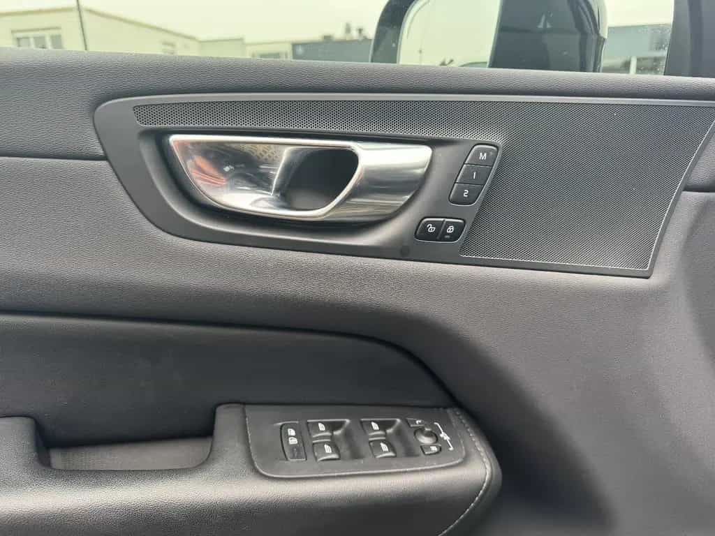 Volvo XC60 B4 B Plus Dark Pano Google LED 360° 10/2022-photo-36