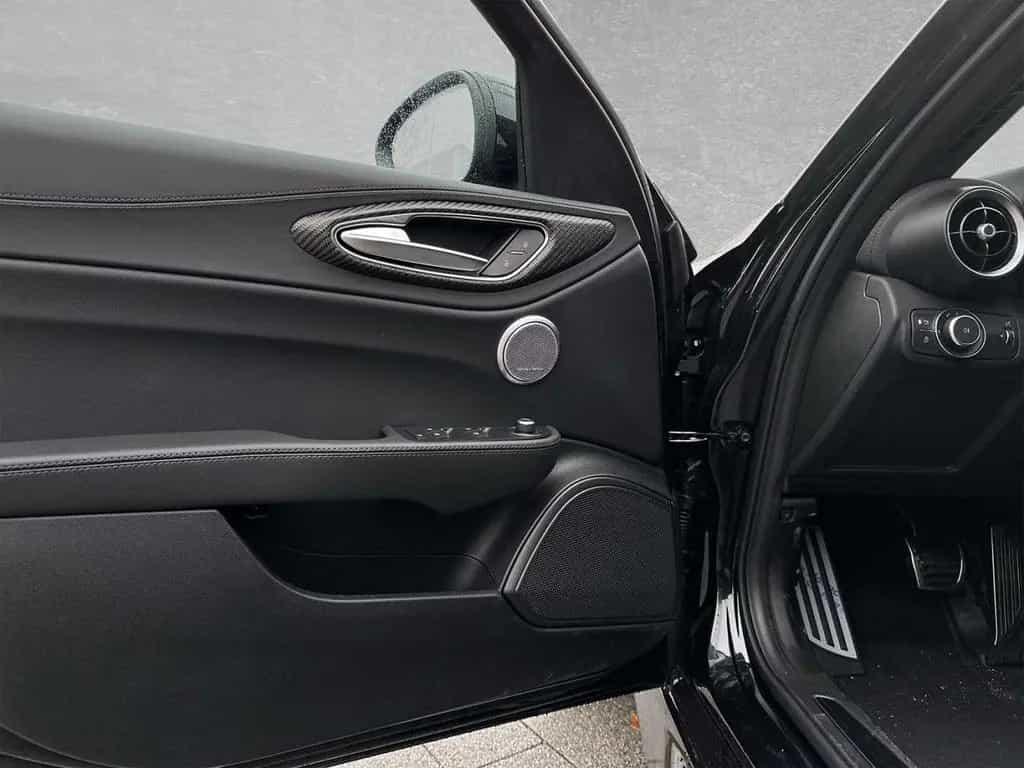 Alfa Romeo Giulia Quadrifoglio 2.9 V6 12/2024-photo-4