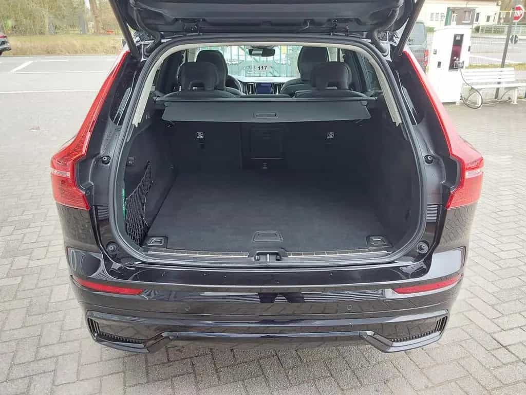 Volvo XC60 B4 D 2WD Plus Dark ACC/LED/SHZ/PDC/KAM/P... 01/2023-photo-5