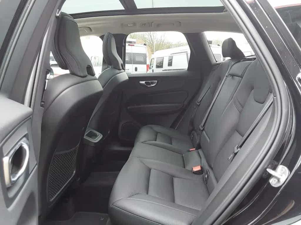 Volvo XC60 B4 D 2WD Plus Dark ACC/LED/SHZ/PDC/KAM/P... 01/2023-photo-7