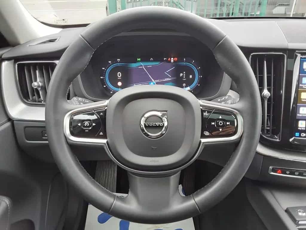 Volvo XC60 B4 D 2WD Plus Dark ACC/LED/SHZ/PDC/KAM/P... 01/2023-photo-8
