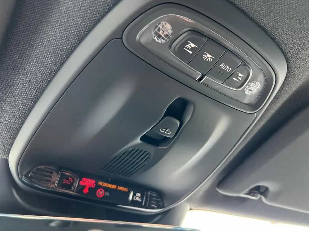 Volvo XC40 T5 AWD R Design AWD 02/2018-photo-8