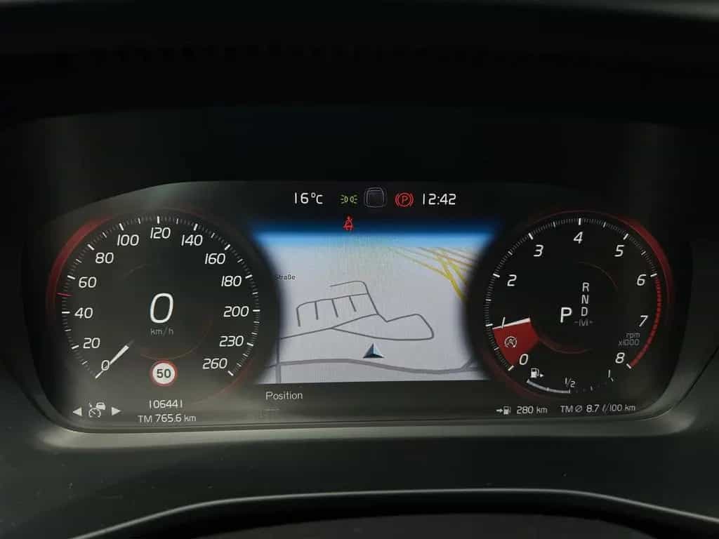Volvo XC40 T5 AWD R Design AWD 02/2018-photo-15