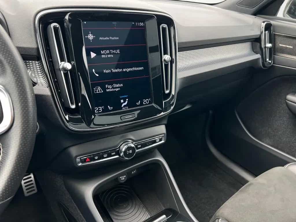 Volvo XC40 T5 AWD R Design AWD 02/2018-photo-18