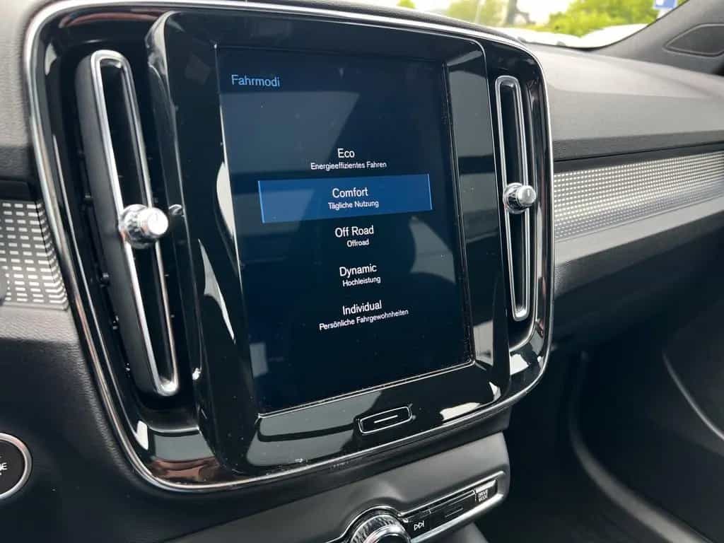 Volvo XC40 T5 AWD R Design AWD 02/2018-photo-26