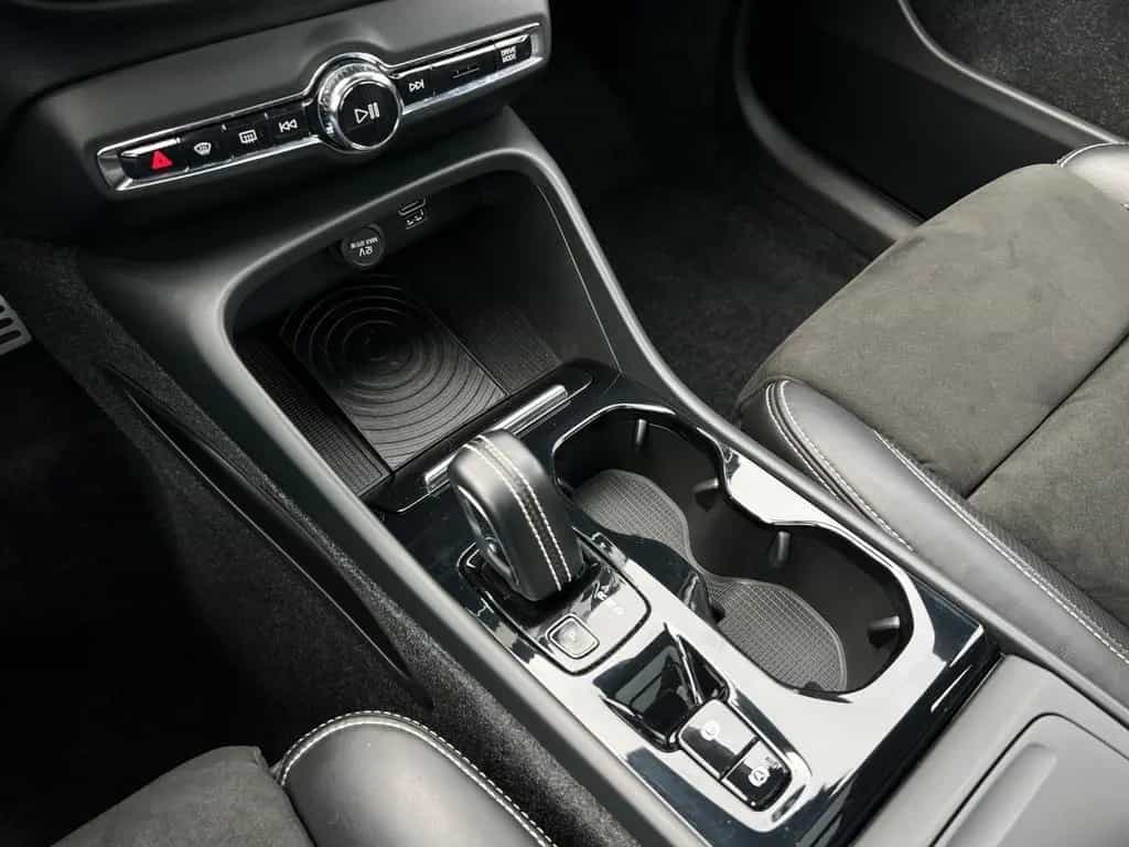 Volvo XC40 T5 AWD R Design AWD 02/2018-photo-28