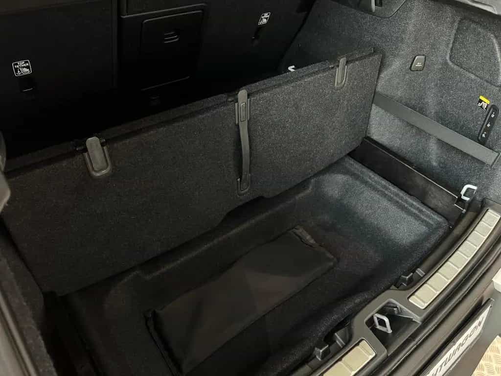 Volvo XC40 T5 AWD R Design AWD 02/2018-photo-30