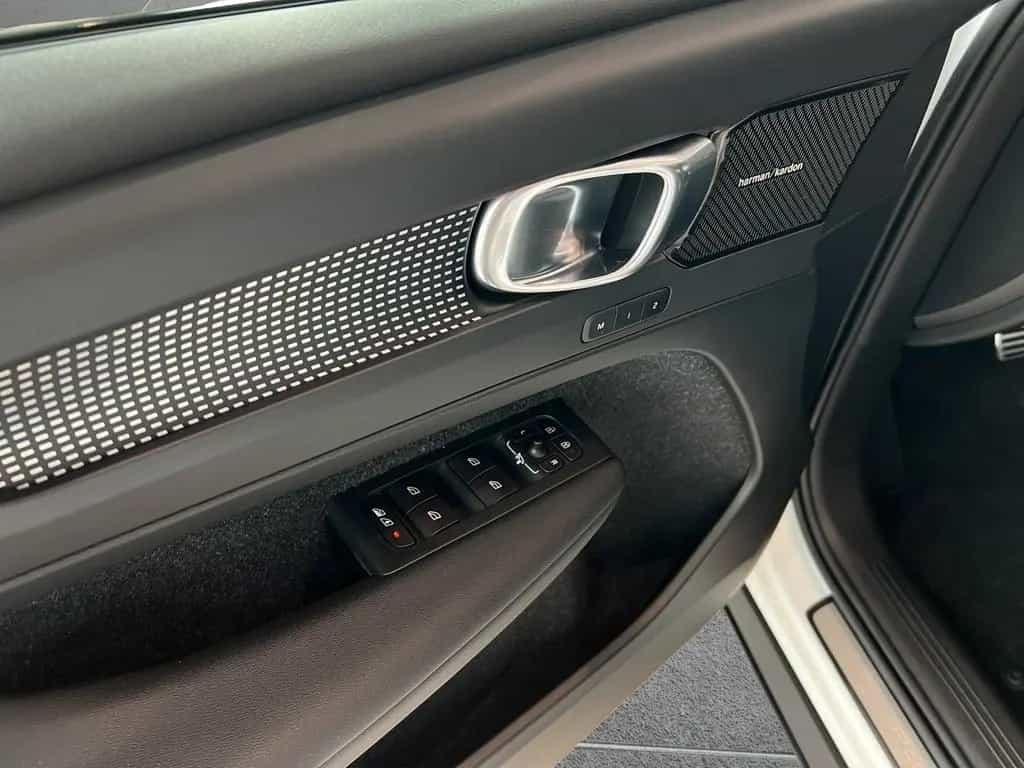Volvo XC40 T5 AWD R Design AWD 02/2018-photo-6