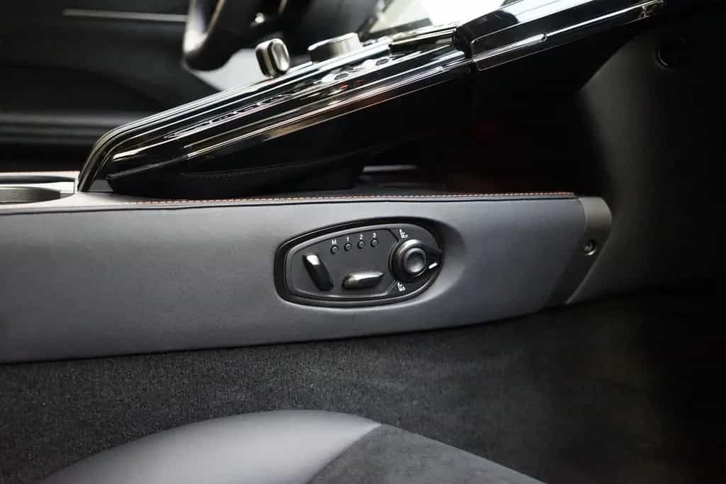 Aston Martin V8 Vantage *Carbon Paket*B&W*360*ACC*Sport Seat* 06/2025-photo-46