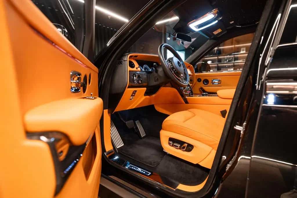 Rolls-Royce Cullinan Black Badge 04/2023-photo-10
