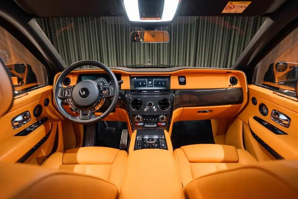 Rolls-Royce Cullinan Black Badge 04/2023-photo-11
