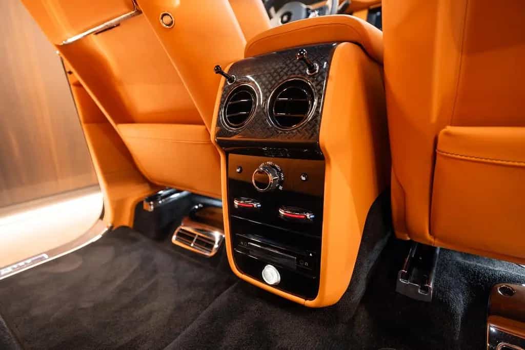Rolls-Royce Cullinan Black Badge 04/2023-photo-14