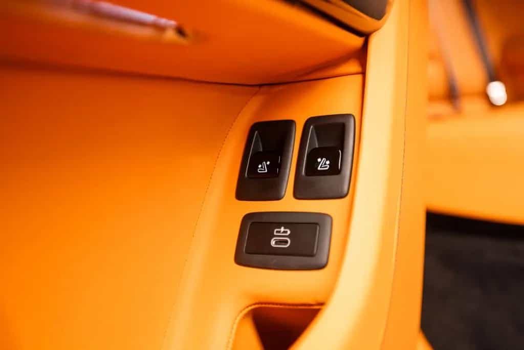 Rolls-Royce Cullinan Black Badge 04/2023-photo-16