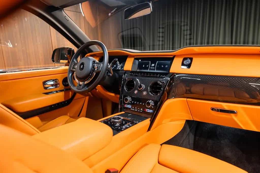 Rolls-Royce Cullinan Black Badge 04/2023-photo-19