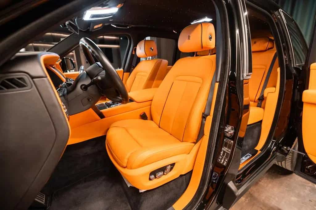 Rolls-Royce Cullinan Black Badge 04/2023-photo-20