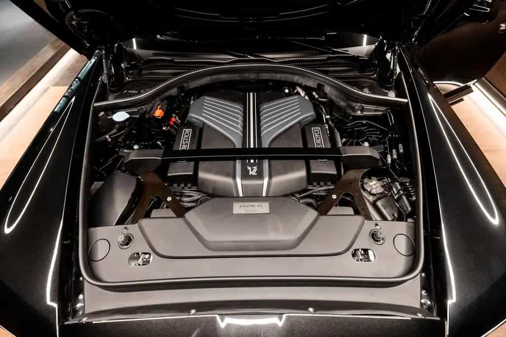 Rolls-Royce Cullinan Black Badge 04/2023-photo-22