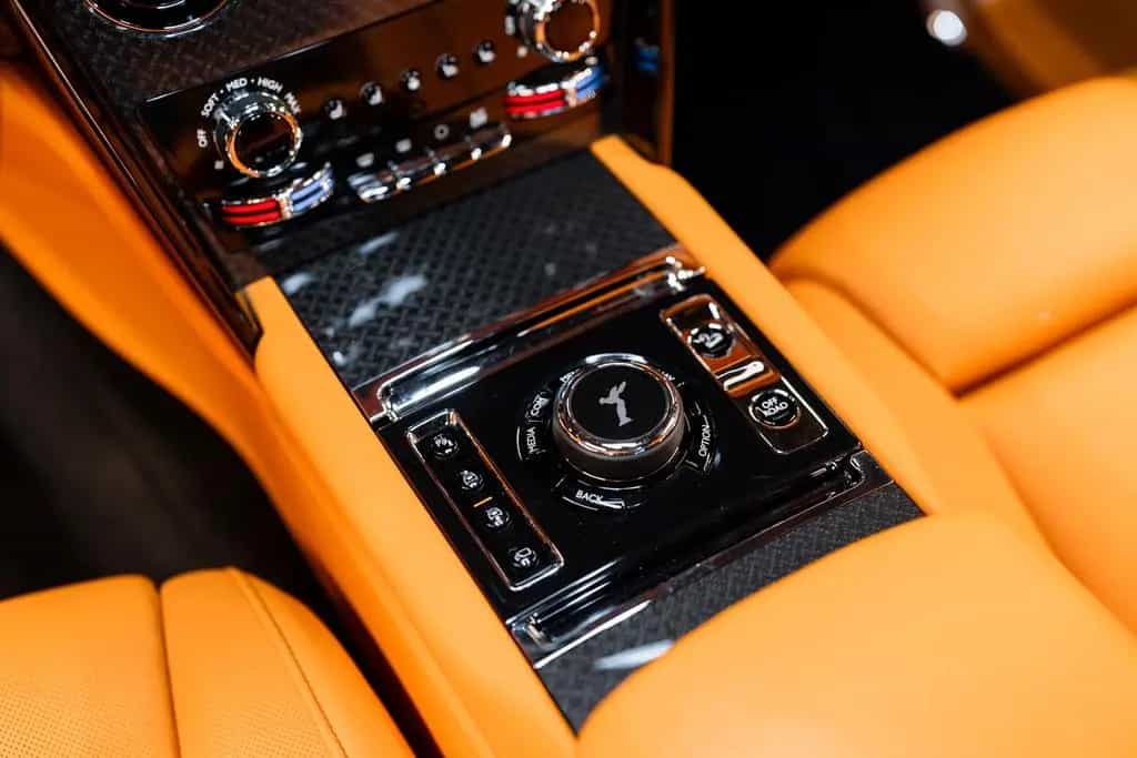 Rolls-Royce Cullinan Black Badge 04/2023-photo-27