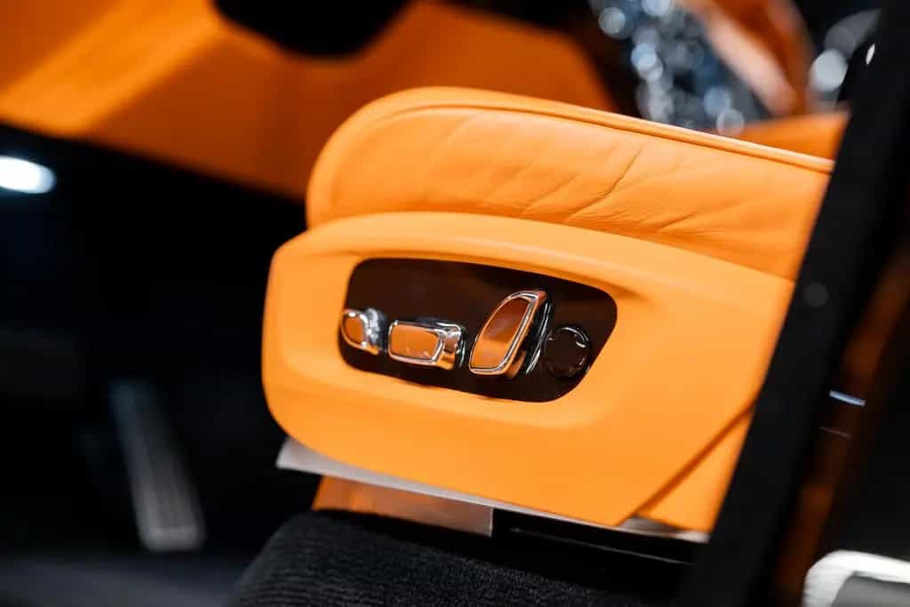 Rolls-Royce Cullinan Black Badge 04/2023-photo-28