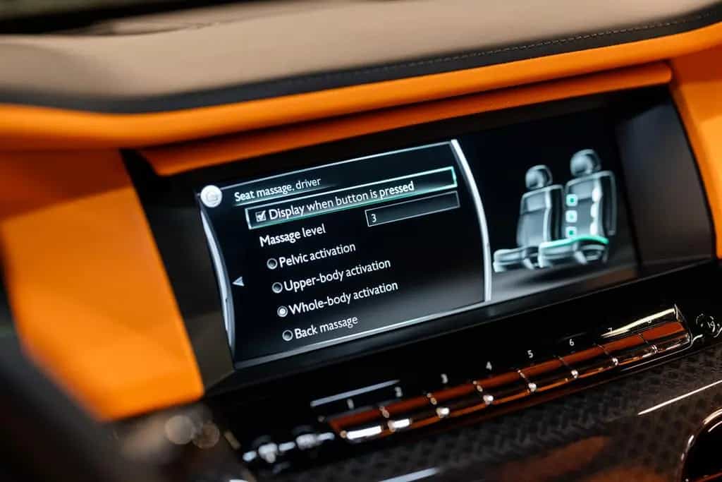 Rolls-Royce Cullinan Black Badge 04/2023-photo-37