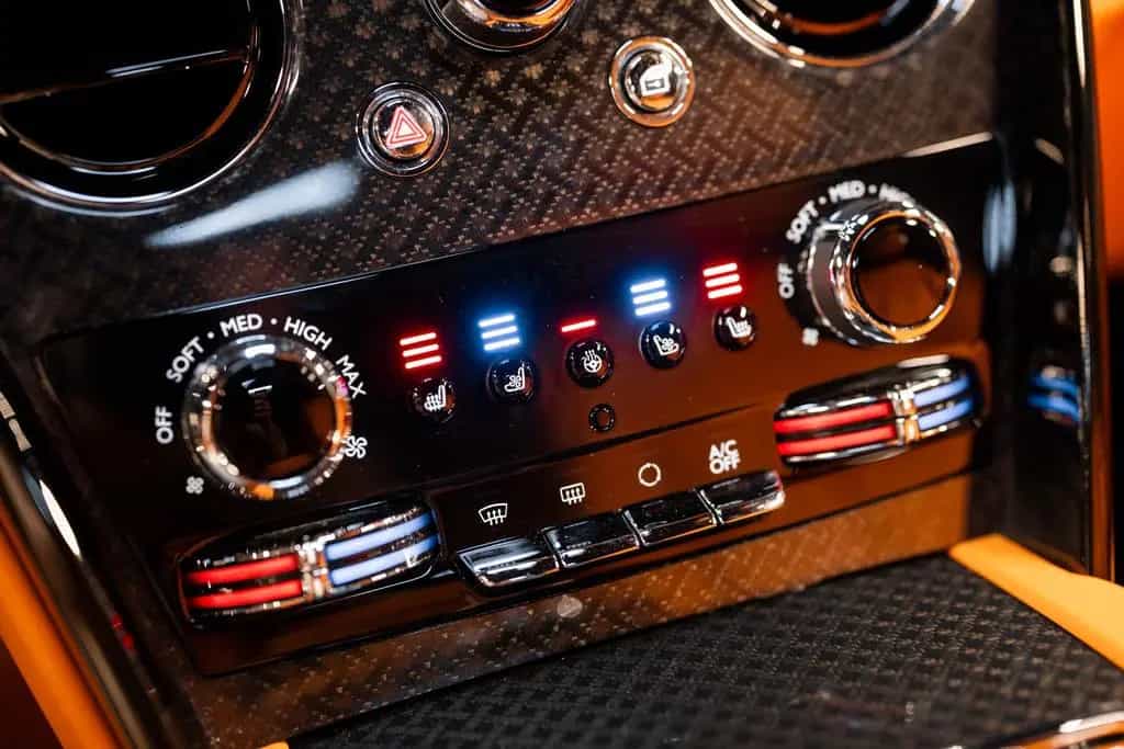 Rolls-Royce Cullinan Black Badge 04/2023-photo-38