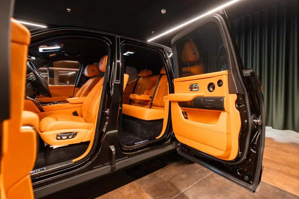 Rolls-Royce Cullinan Black Badge 04/2023-photo-8