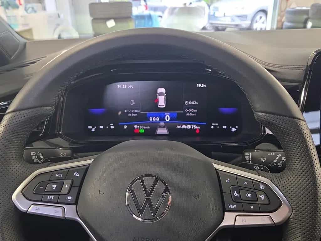 Volkswagen T-Roc 1.5 TSI R-Line Black Style *Navi*AHK*IQ-Li 04/2025-photo-9
