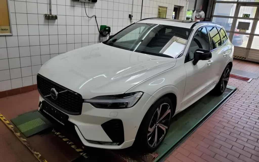 Volvo XC60 B4 PLUS DARK FAP+LM+360°+PANO+STANDHZ+MET+ 04/2024-photo-1