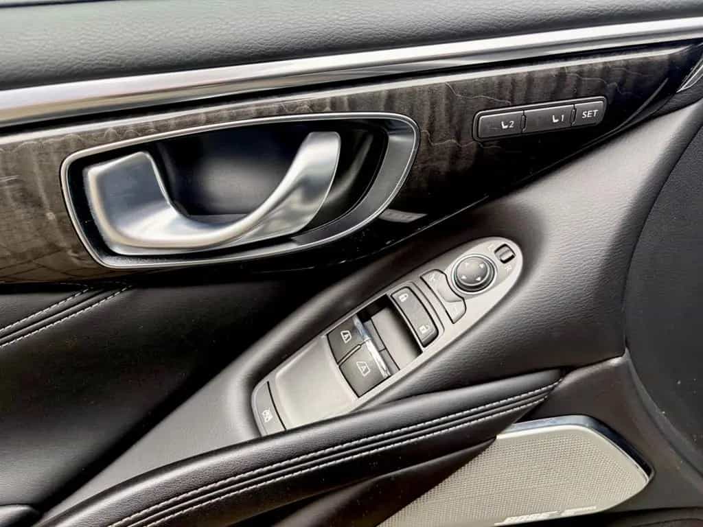 Infiniti Q60 2.0t AT Premium Tech-LEDER-NAVI-ALU-TOP!!! 01/2017-photo-13