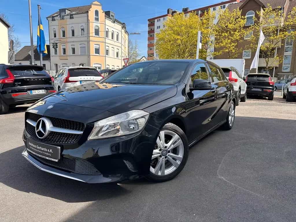 Mercedes-Benz A 180 Urban Kamera, Sitzheizung, Me connect 12/2015-photo-0